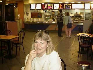 McDonalds_Lyon_2.JPG (12199 bytes)
